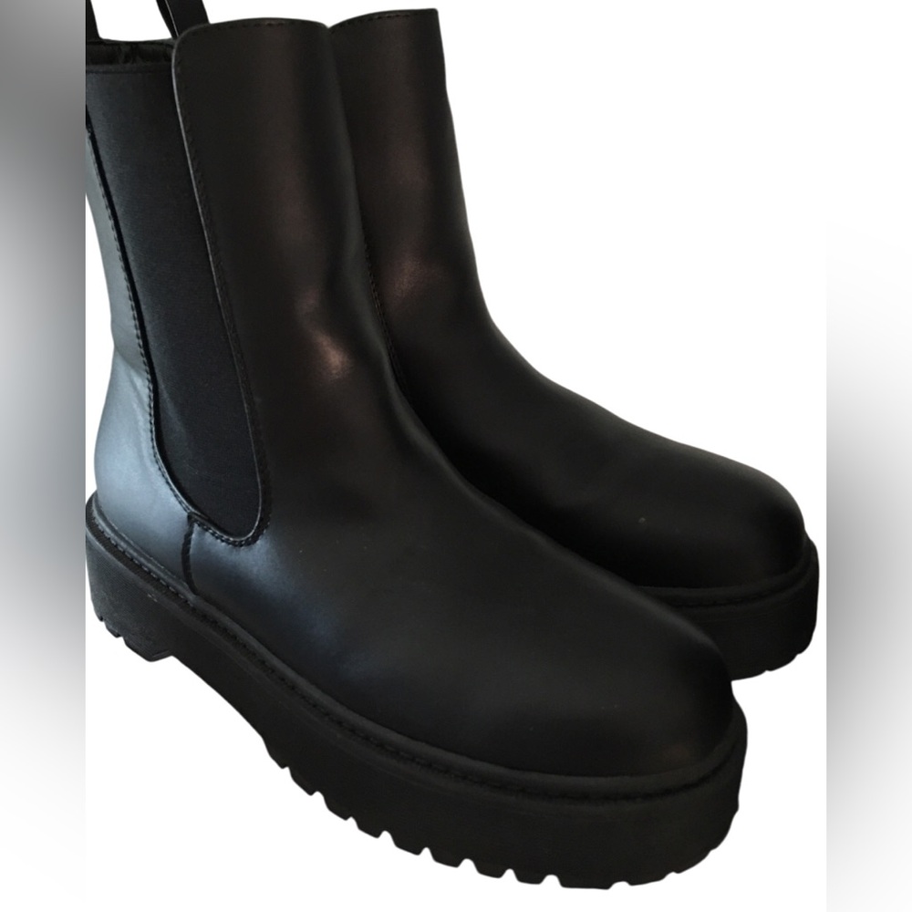 Mia Lug Sole boots!